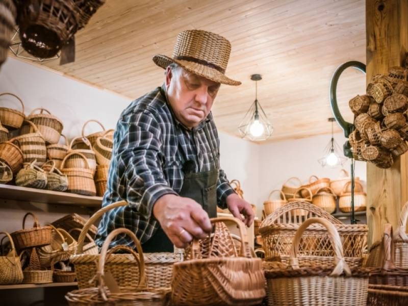 Профессия мастер плетения из лозы (лозоплетение): где учиться, зарплата